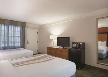 La Quinta Inn by Wyndham San Diego Chula Vista hotel thumbnail 5