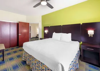 Best Western Plus Pratt hotel thumbnail 7