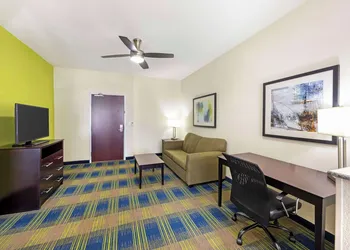 Best Western Plus Pratt hotel thumbnail 8