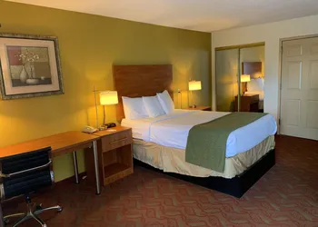 Baymont by Wyndham Cave City hotel thumbnail 5