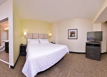 Candlewood Suites Terre Haute by IHG hotel thumbnail 7
