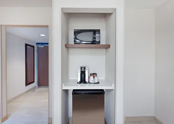 Holiday Inn Express West Los Angeles by IHG hotel thumbnail 7