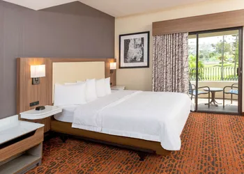 Hampton Inn & Suites San Clemente hotel thumbnail 4