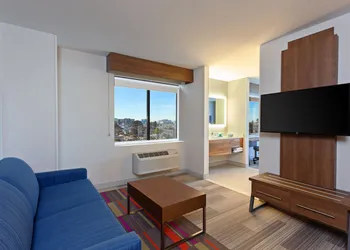 Holiday Inn Express Los Angeles Airport by IHG hotel thumbnail 6