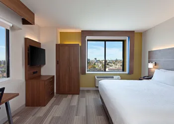 Holiday Inn Express Los Angeles Airport by IHG hotel thumbnail 8