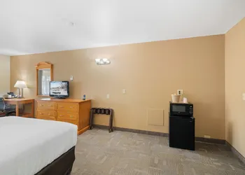 Clarion Hotel & Suites Fairbanks near Ft. Wainwright hotel thumbnail 8