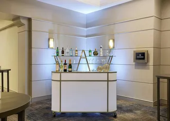 Renaissance Los Angeles Airport Hotel hotel thumbnail 6