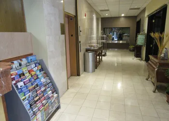 Ramada by Wyndham Los Angeles/Koreatown West hotel thumbnail 3