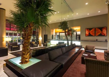 Ramada Plaza by Wyndham West Hollywood Hotel & Suites hotel thumbnail 3