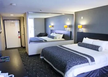 Ramada Plaza by Wyndham West Hollywood Hotel & Suites hotel thumbnail 6