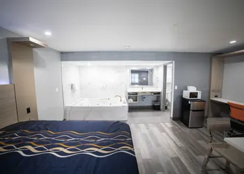 Travelodge by Wyndham Whittier hotel thumbnail 4