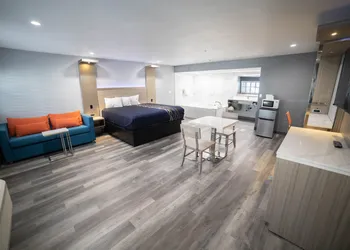 Travelodge by Wyndham Whittier hotel thumbnail 3