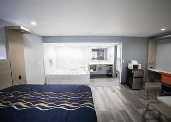 Travelodge by Wyndham Whittier hotel thumbnail 4