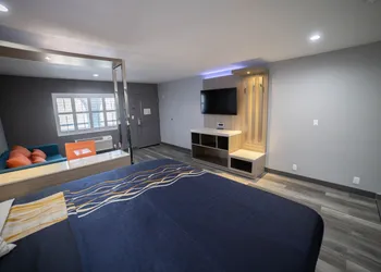 Travelodge by Wyndham Whittier hotel thumbnail 5