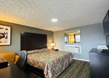 Catalina Airport Motel hotel thumbnail 2