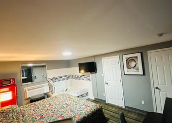 Catalina Airport Motel hotel thumbnail 3