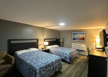 Catalina Airport Motel hotel thumbnail 4