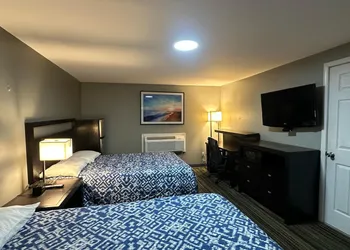 Catalina Airport Motel hotel thumbnail 5