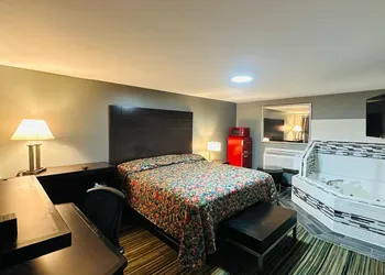 Catalina Airport Motel hotel thumbnail 6
