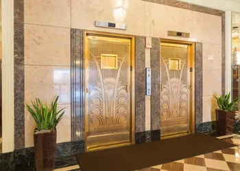 Ambassador Hotel Milwaukee, Trademark Collection by Wyndham hotel thumbnail 3