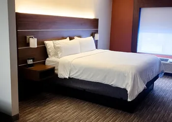 Holiday Inn Express Hotel & Suites Chicago South Lansing by IHG hotel thumbnail 2