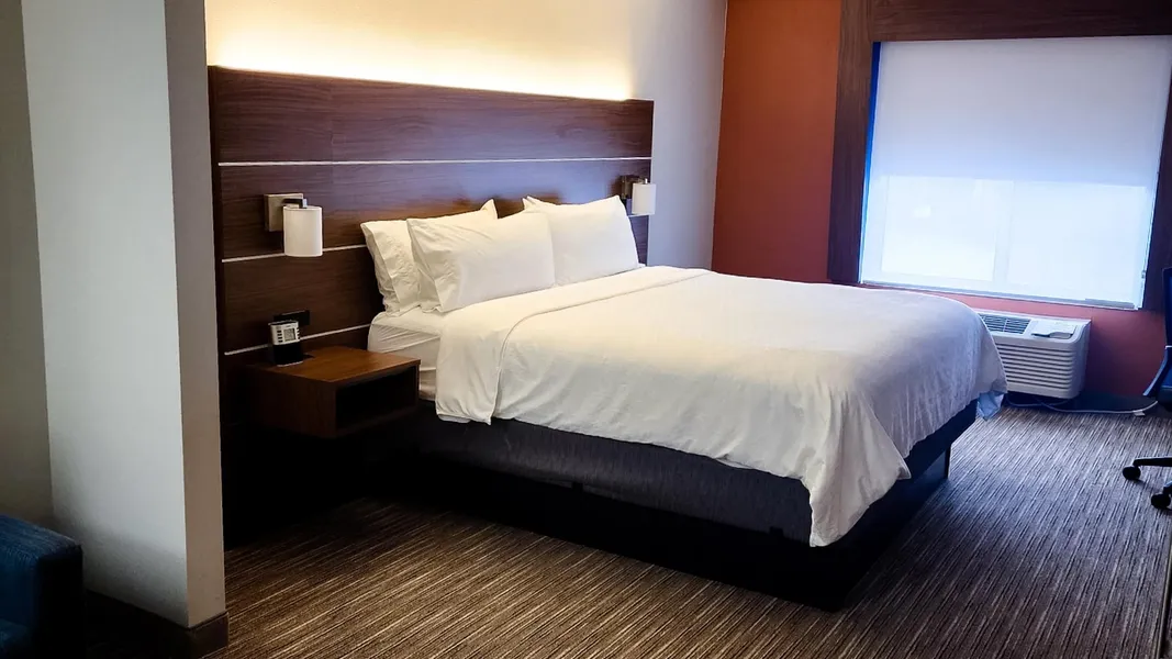 Holiday Inn Express Hotel & Suites Chicago South Lansing by IHG hotel detail image 2