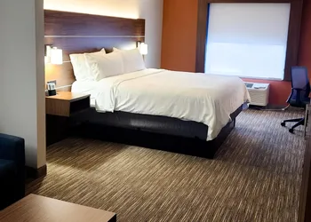 Holiday Inn Express Hotel & Suites Chicago South Lansing by IHG hotel thumbnail 3