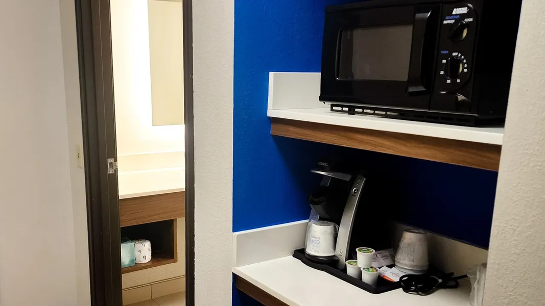 Holiday Inn Express Hotel & Suites Chicago South Lansing by IHG hotel detail image 6