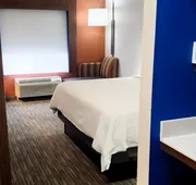 Holiday Inn Express Hotel & Suites Chicago South Lansing by IHG hotel detail image 7