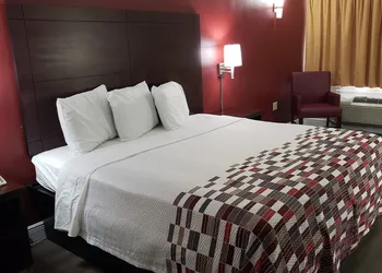 Red Roof Inn Kenner – New Orleans Airport NE hotel thumbnail 3