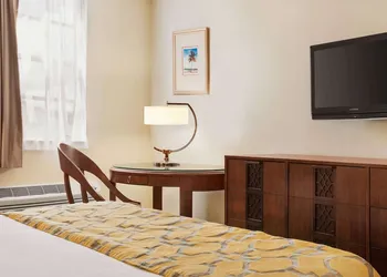 Belmont Inn & Suites hotel thumbnail 3