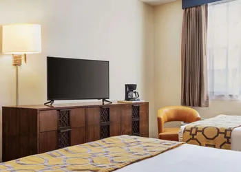 Belmont Inn & Suites hotel thumbnail 6