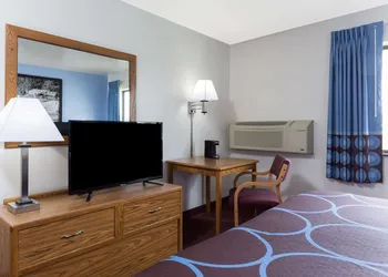 Super 8 by Wyndham Wisconsin Dells hotel thumbnail 4
