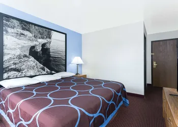 Super 8 by Wyndham Wisconsin Dells hotel thumbnail 5