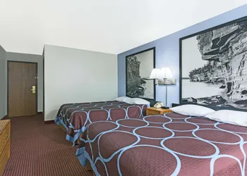 Super 8 by Wyndham Wisconsin Dells hotel thumbnail 6