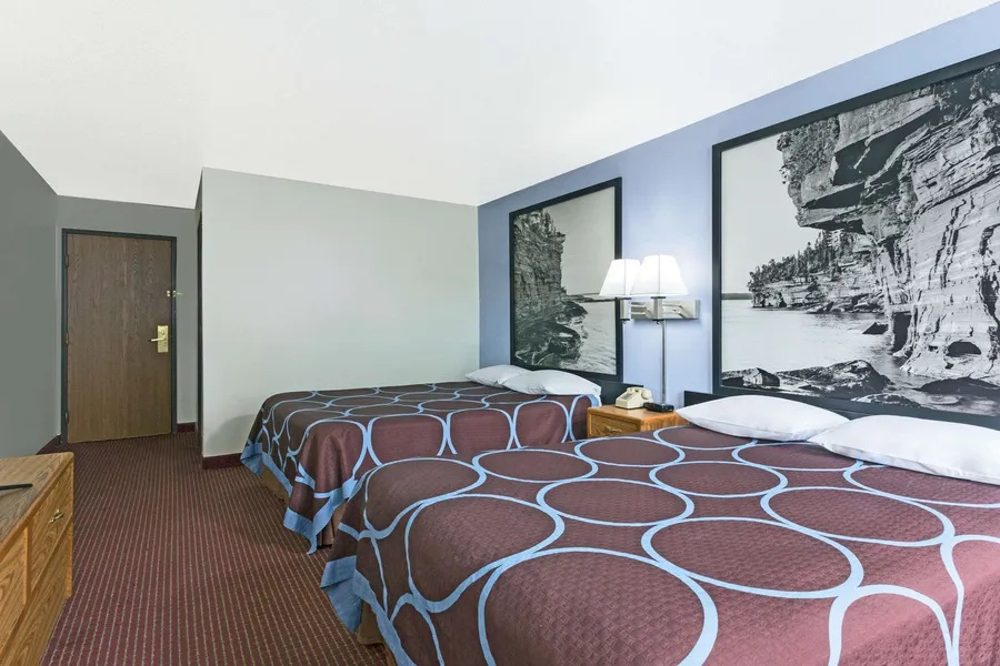 Super 8 by Wyndham Wisconsin Dells hotel detail image 6