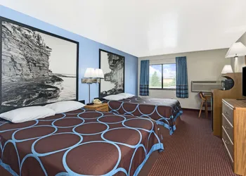 Super 8 by Wyndham Wisconsin Dells hotel thumbnail 8