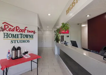 HomeTowne Studios By Red Roof Vero Beach - I-95 hotel thumbnail 2