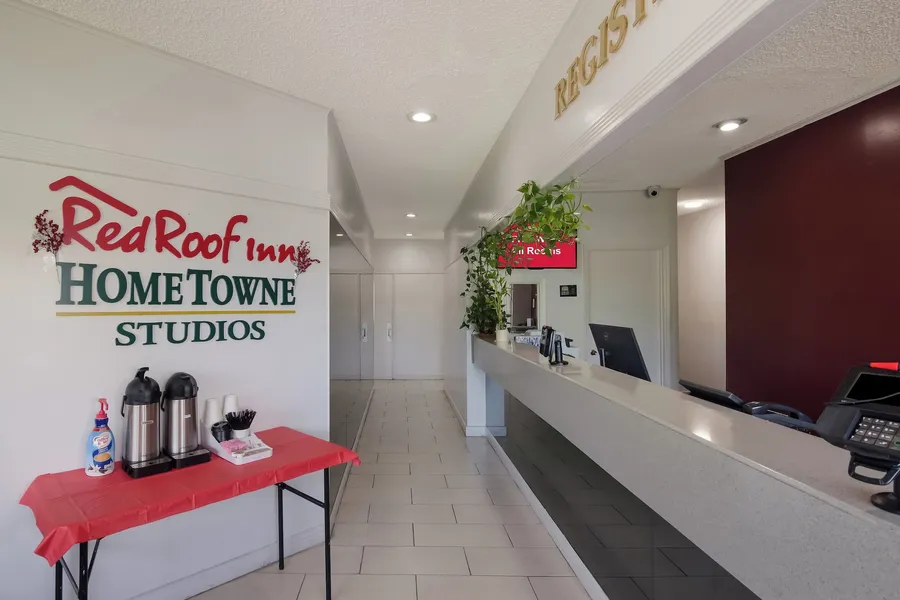 HomeTowne Studios By Red Roof Vero Beach - I-95 hotel detail image 2