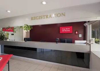 HomeTowne Studios By Red Roof Vero Beach - I-95 hotel thumbnail 3