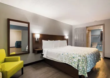 HomeTowne Studios By Red Roof Vero Beach - I-95 hotel thumbnail 4