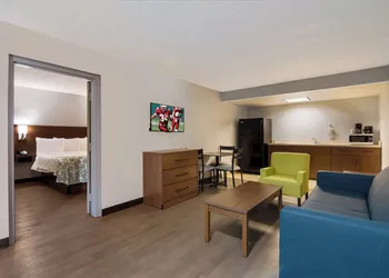 HomeTowne Studios By Red Roof Vero Beach - I-95 hotel thumbnail 5