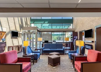 Comfort Suites Oakbrook Terrace near Oakbrook Center hotel thumbnail 4