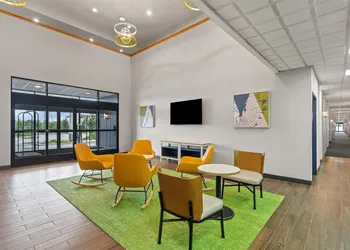 Spark by Hilton Oak Forest hotel thumbnail 4