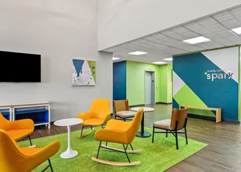 Spark by Hilton Oak Forest hotel thumbnail 5