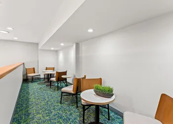Spark by Hilton Oak Forest hotel thumbnail 6