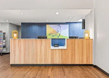 Spark by Hilton Oak Forest hotel thumbnail 7