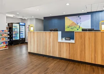Spark by Hilton Oak Forest hotel thumbnail 8