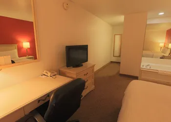Days Inn by Wyndham Calumet Park hotel thumbnail 3