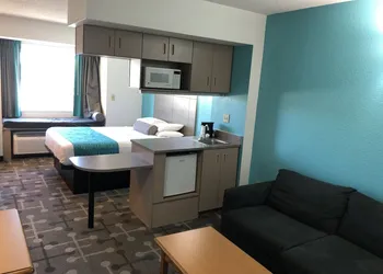 Red Lion Inn & Suites Elk Grove Village hotel thumbnail 4